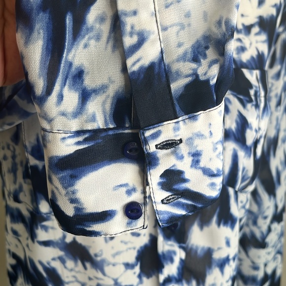 Guess longsleeve Lightweight semi sheer chiffon. - Picture 4 of 8